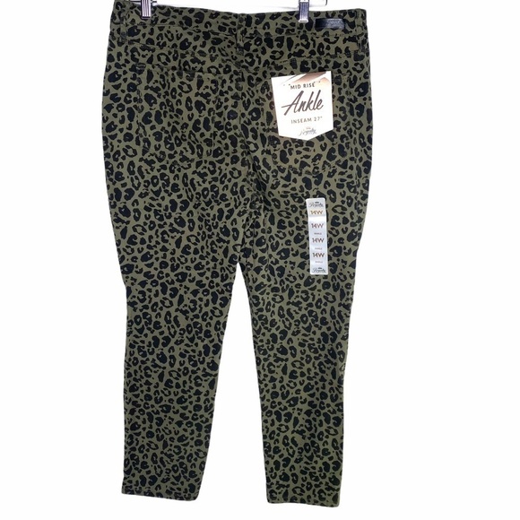 NWT Royalty Denim Olive Animal Print - Picture 10 of 11